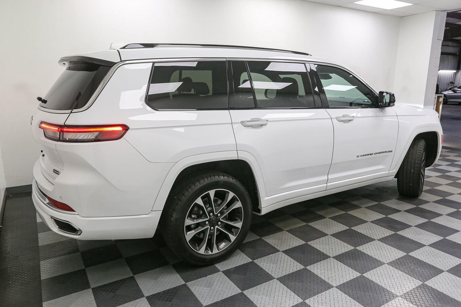 Used 2022 Bright White Clearcoat Jeep Overland image 9