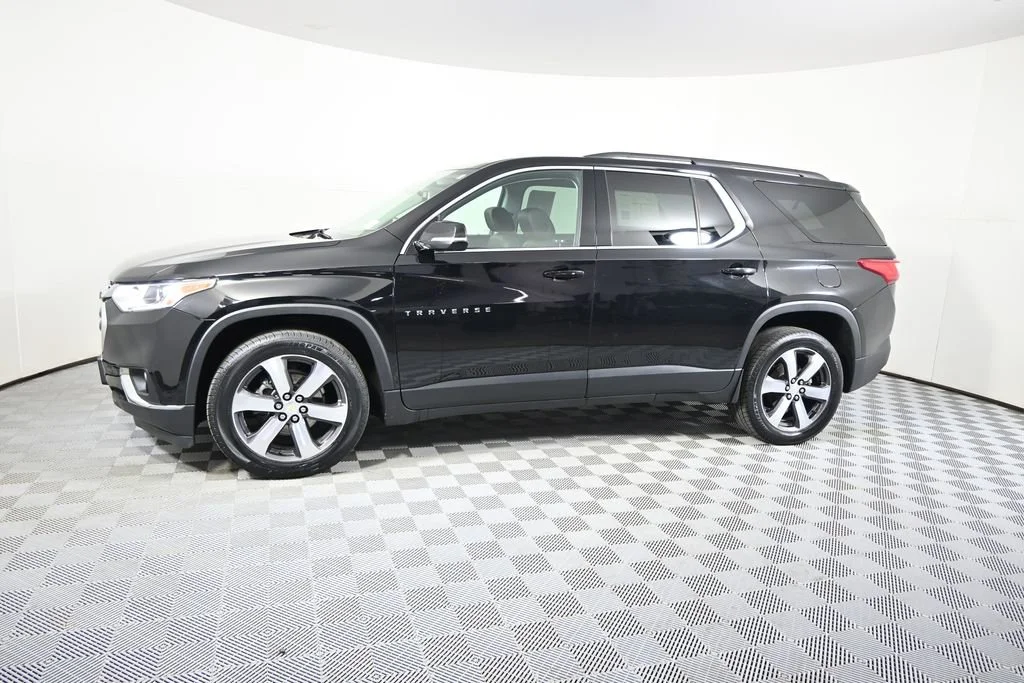 Used 2020 Chevrolet Traverse 3LT with VIN 1GNEVHKW8LJ300673 for sale in Forest Lake, Minnesota