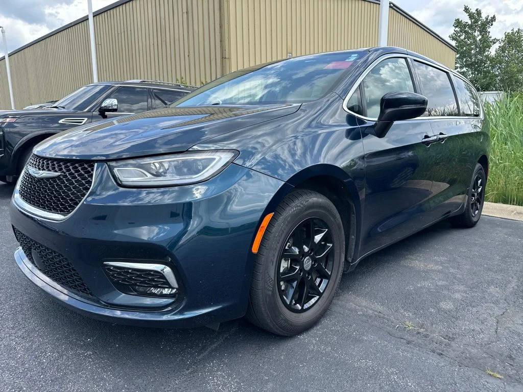 Used 2023 Blue Chrysler Touring L image 4