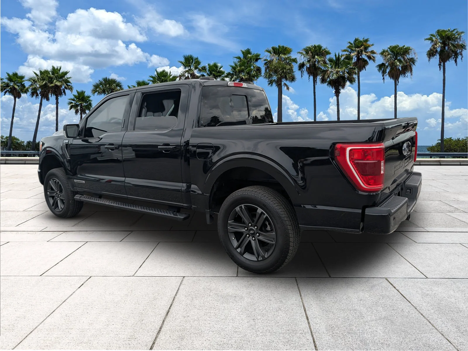 Used 2023 Agate Black Metallic Ford XLT image 6