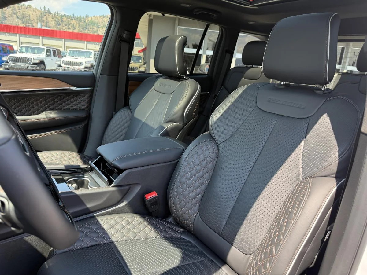 New 2026 White Jeep Summit image 16