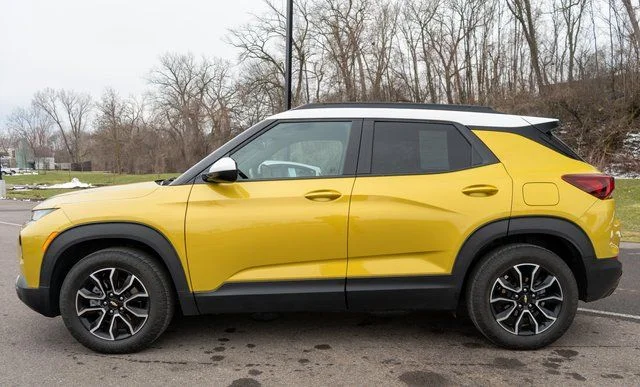 Used 2023 Yellow Chevrolet ACTIV image 9