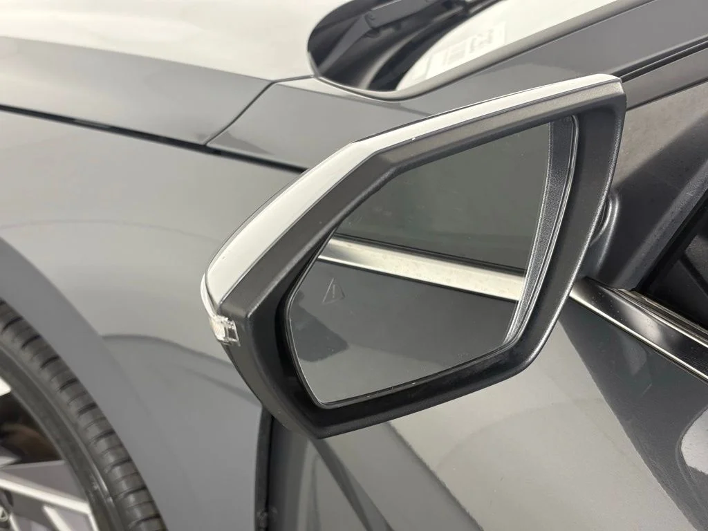 Used 2025 Gray Hyundai Limited image 13