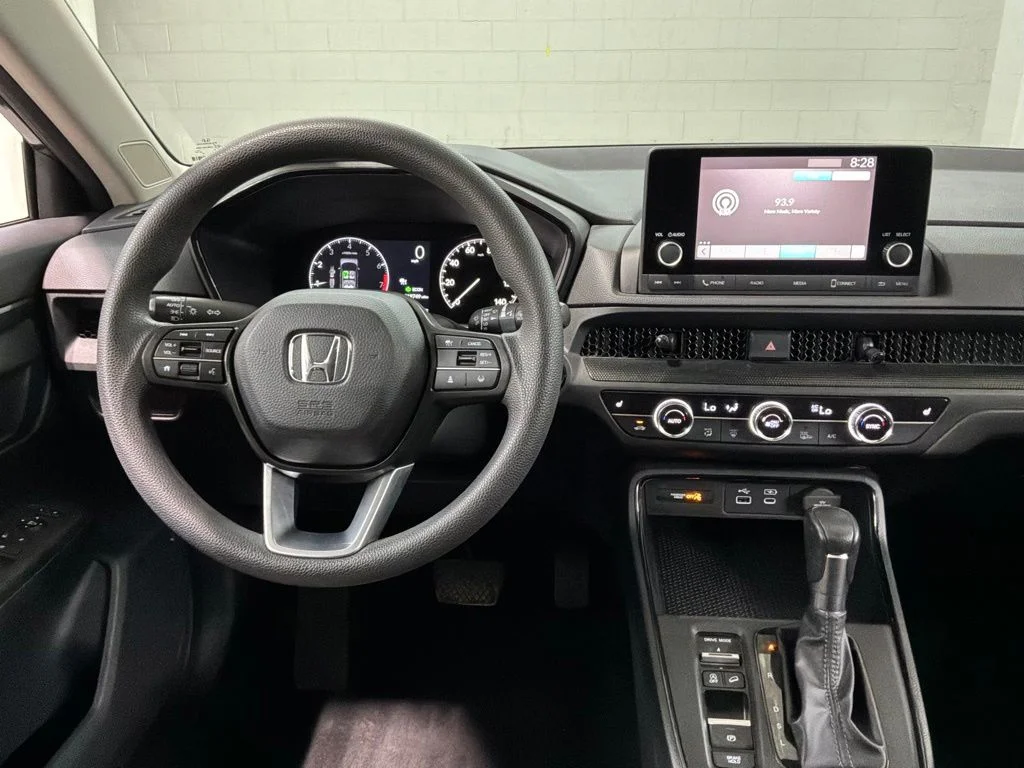 Used 2025  Honda EX image 8