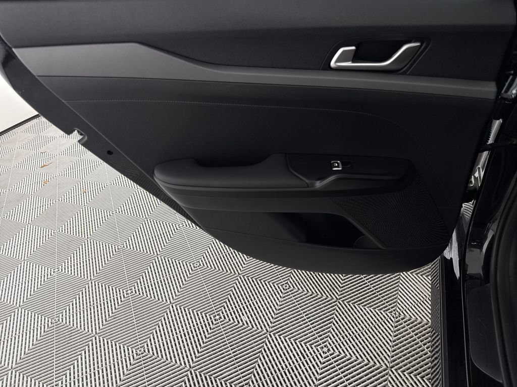 2025 Kia K5 LXS - Photo 12