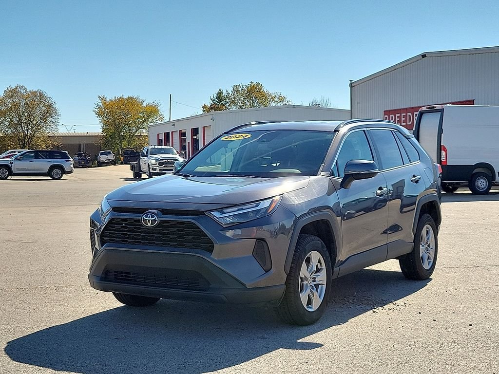 2024 Toyota RAV4 XLE photo 2