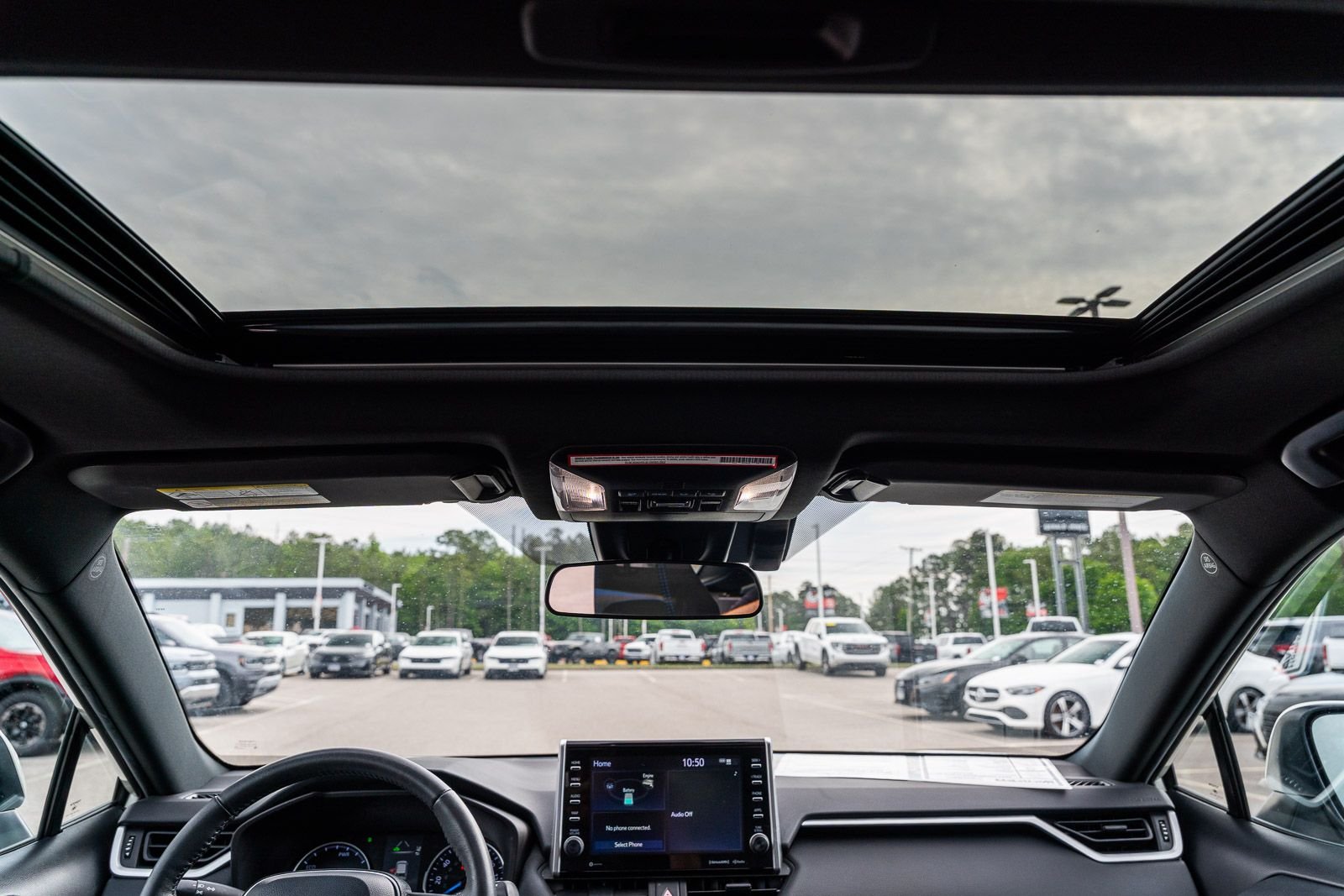 2022 Toyota RAV4 SE - Photo 21