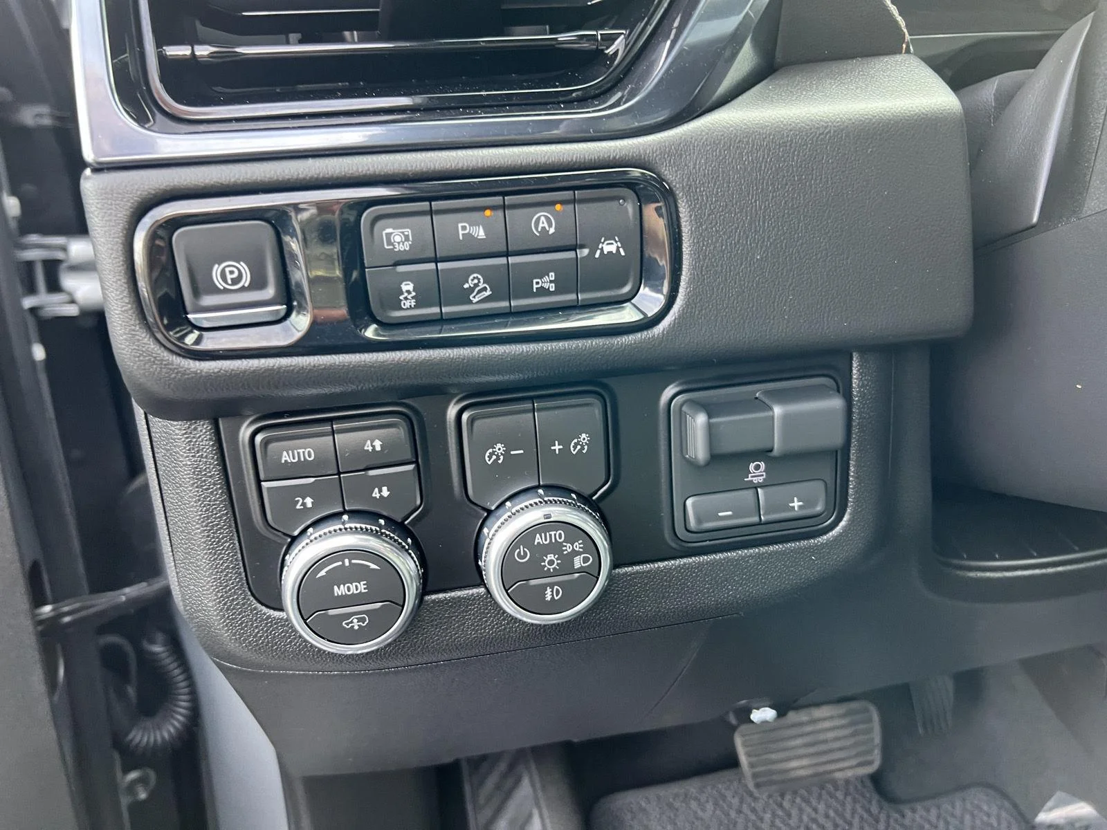 2026 GMC Yukon XL AT4 - Photo 19