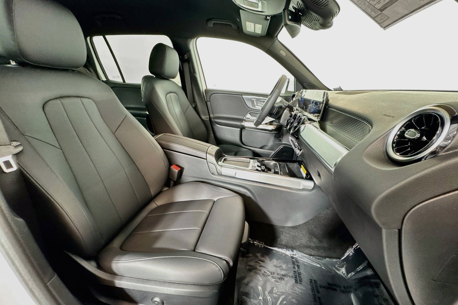 New 2026 Polar White Mercedes-Benz GLB 250 image 25