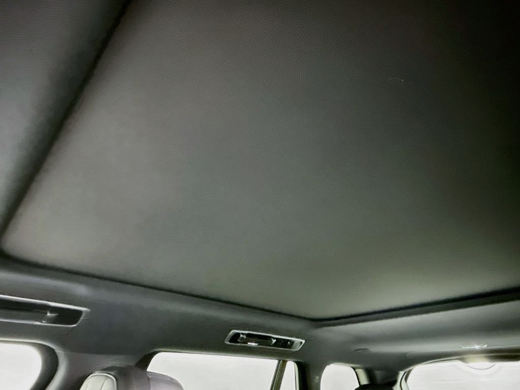New 2026 Eiger Grey Land Rover SE image 22