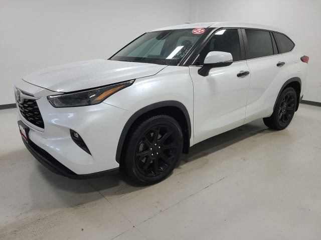 Used 2023 Wind Chill Pearl Toyota LE image 37