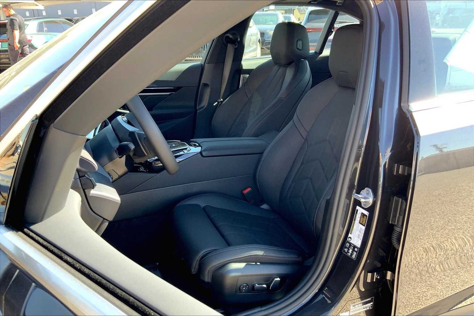 Used 2026 Dark Graphite Metallic BMW 530i xDrive image 9