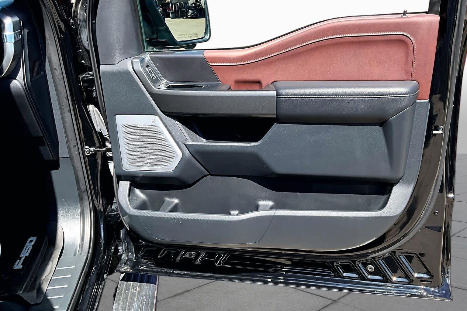Used 2023 Agate Black Metallic Ford LARIAT image 23