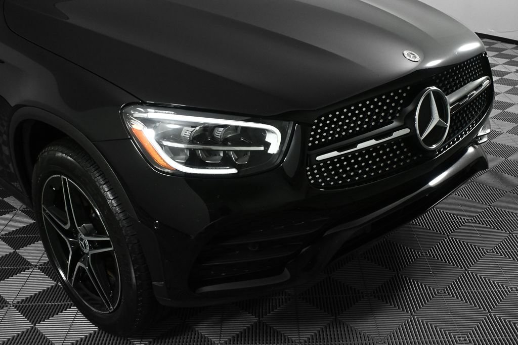 Used 2022 Black Mercedes-Benz GLC 300 image 34