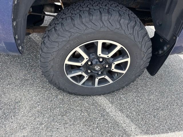 Used 2014 Blue Toyota SR5 image 27