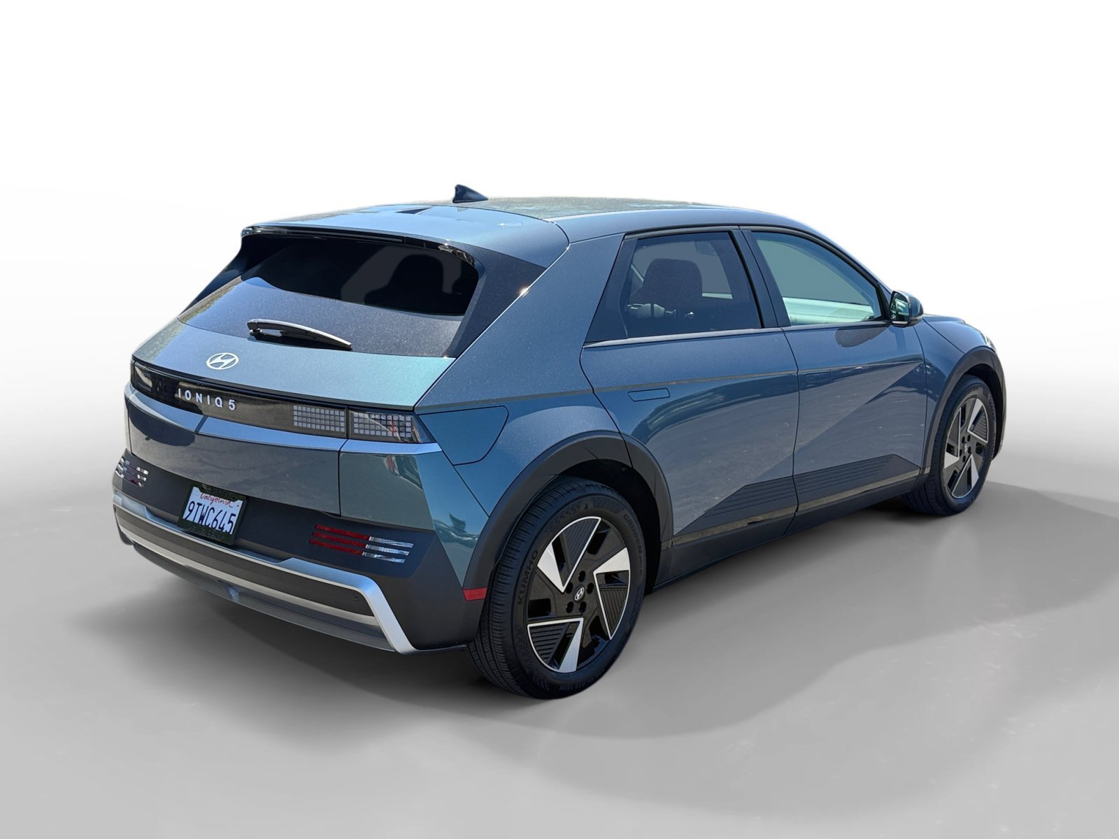 Certified Used 2025 Teal Hyundai SE image 5