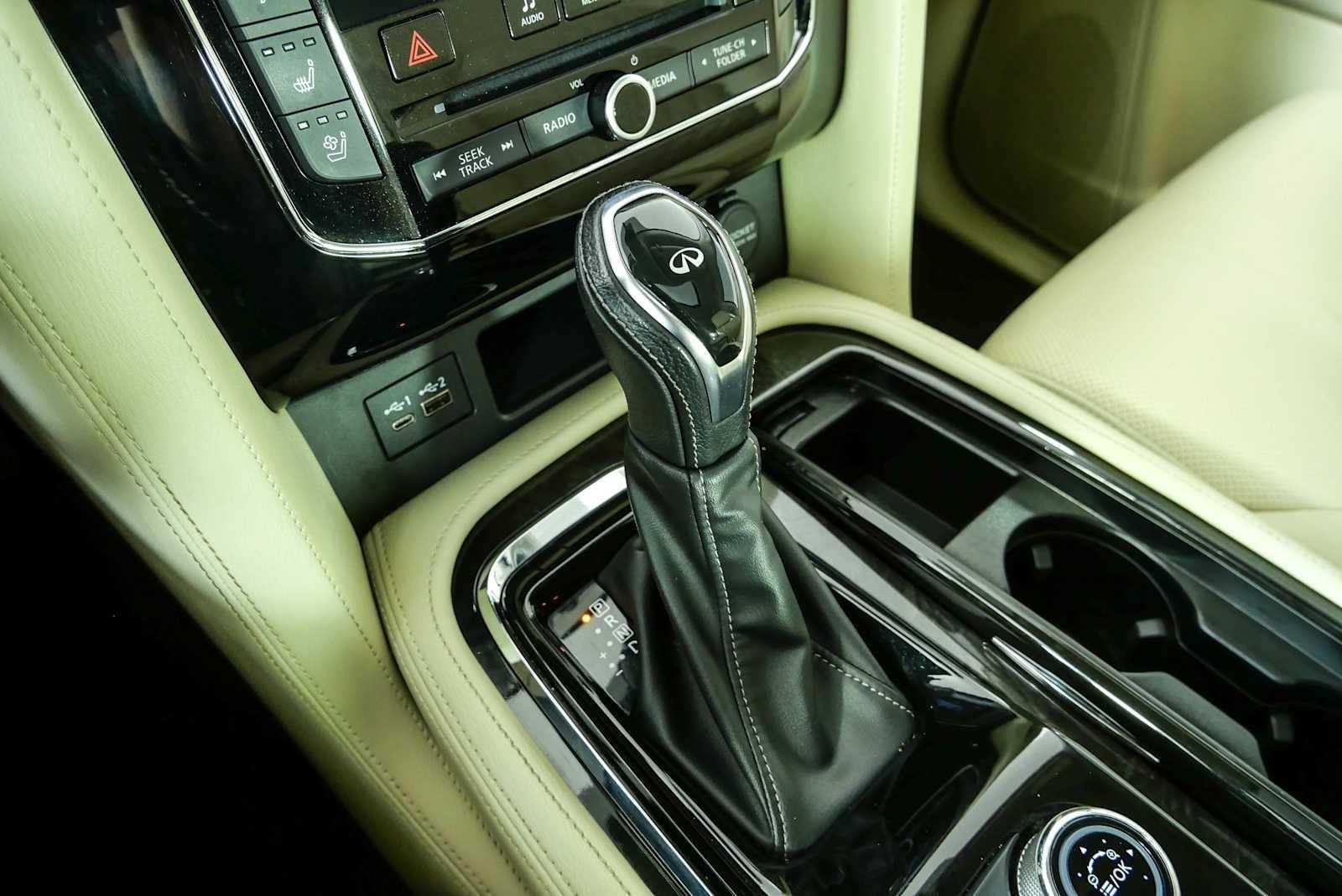 Used 2020 Moonstone White INFINITI LUXE image 18