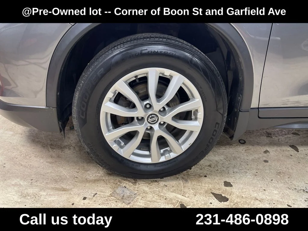 Used 2020 Gray Nissan S image 8
