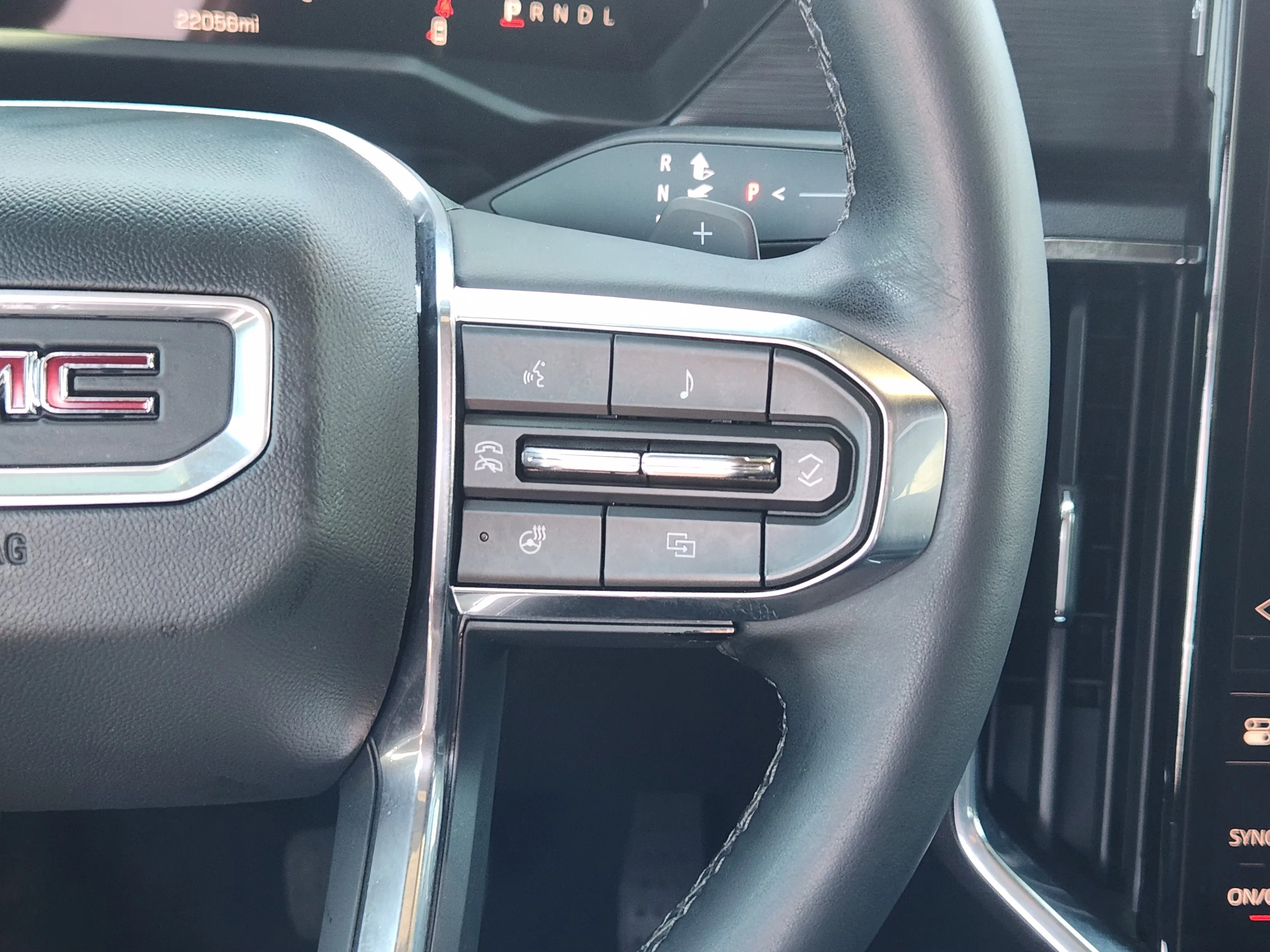 Used 2024 Summit White GMC Elevation image 29
