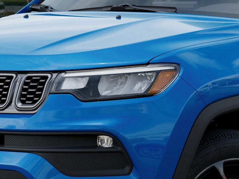 New 2025 Hydro Blue Pearl-Coat Exterior Paint Jeep Latitude image 25