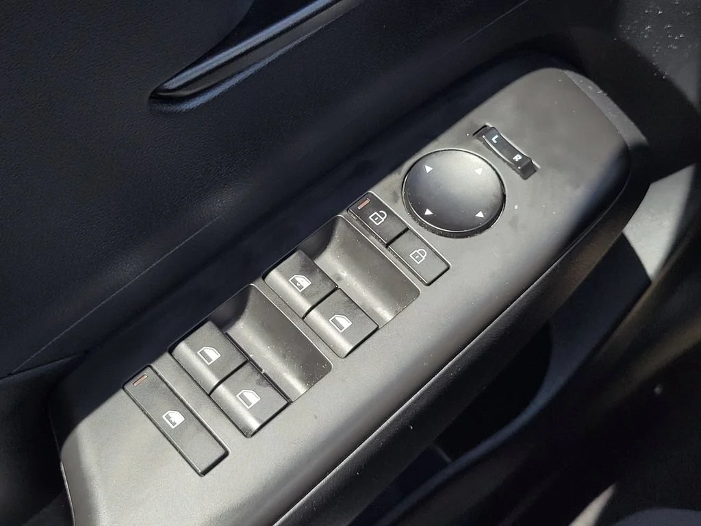 Used 2025 Black Hyundai SEL image 24