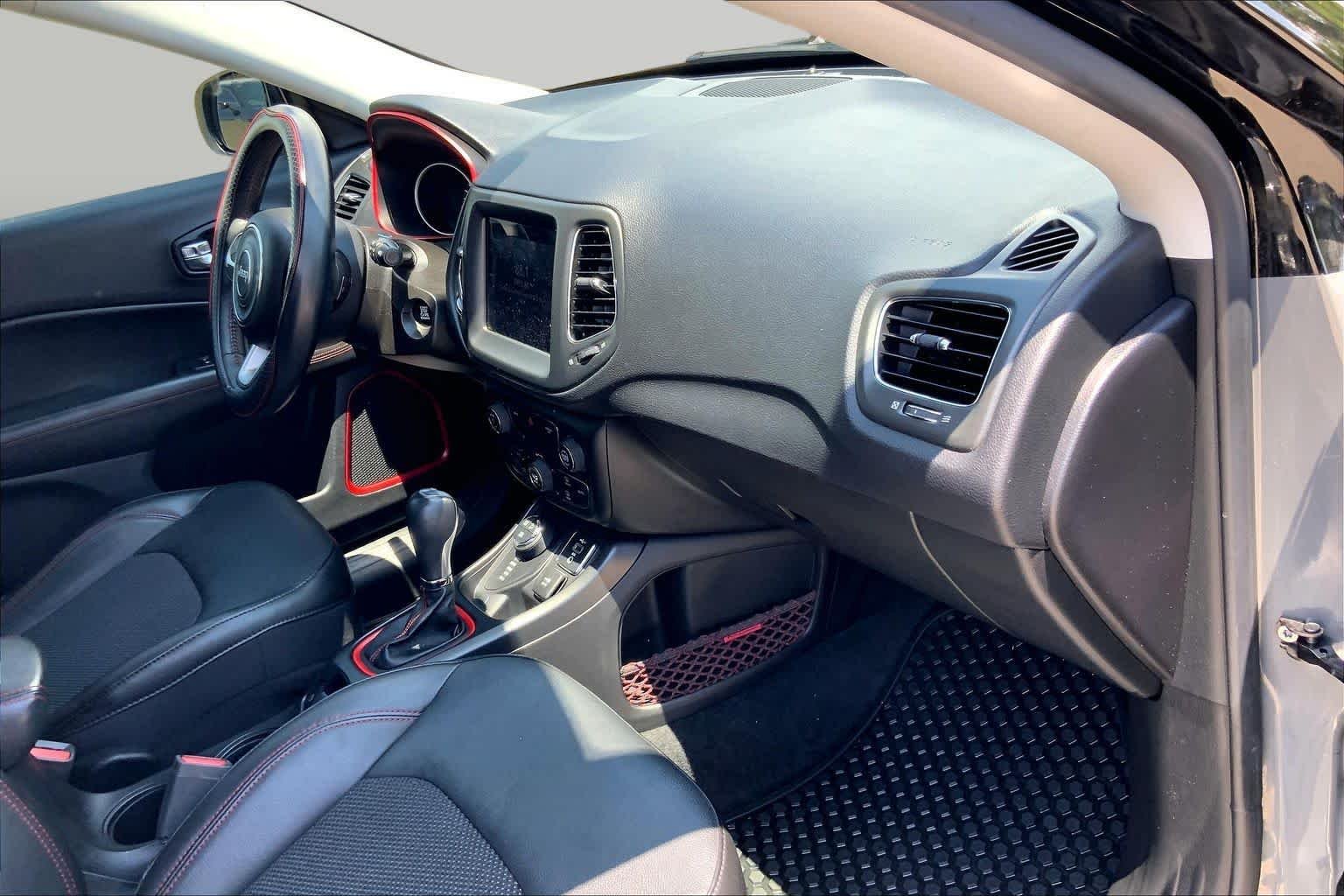 Used 2020 Sting-Gray Clearcoat Jeep Trailhawk image 19