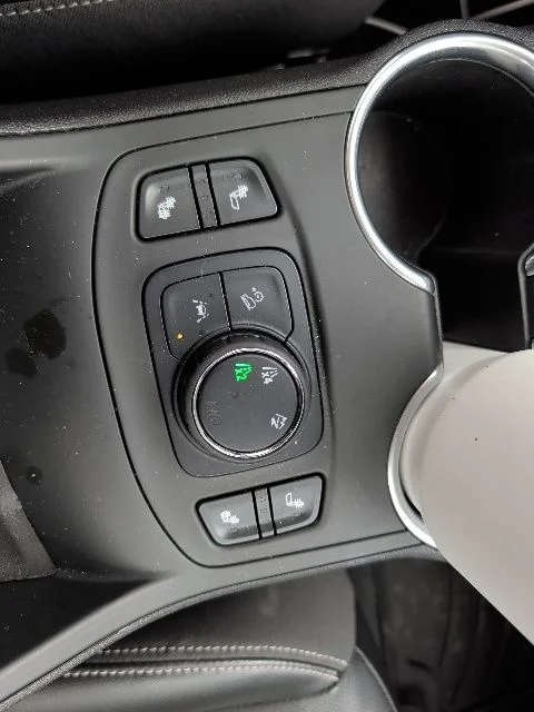 Used 2022 Black GMC SLT image 20
