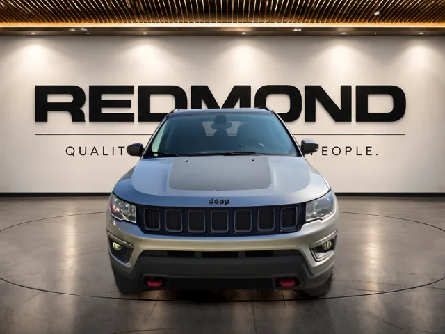 Used 2019 Silver Jeep Trailhawk image 3