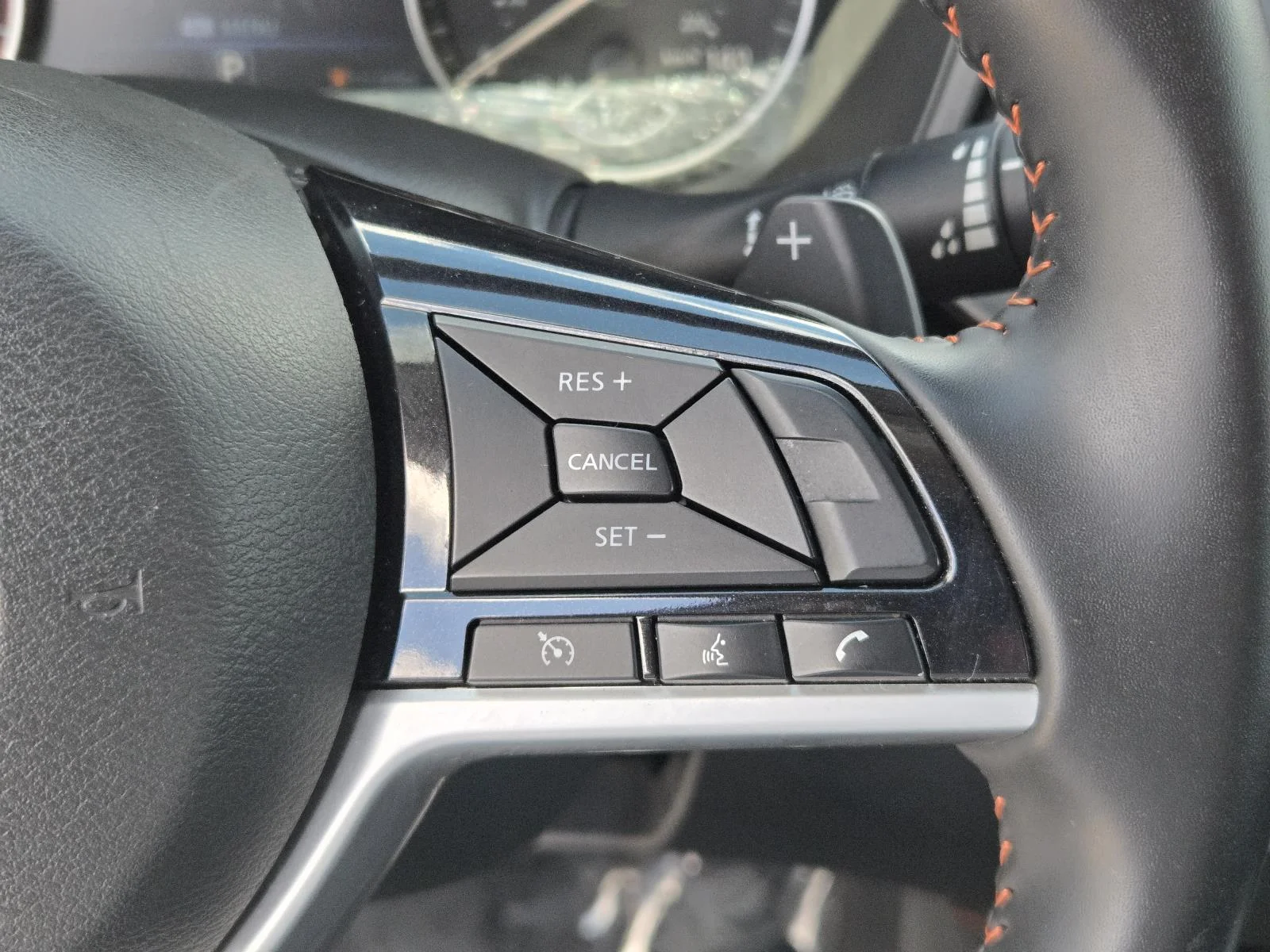 Used 2025 Gray Sky Pearl Nissan SR FWD image 19
