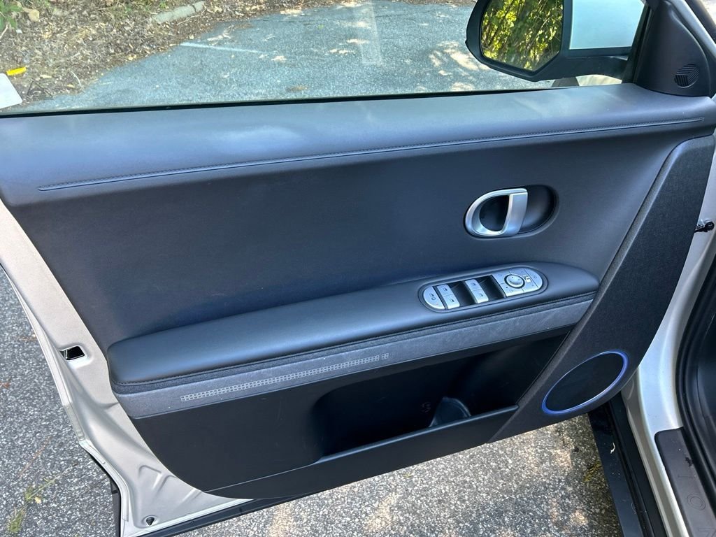 Used 2023 Gold Hyundai SEL image 13