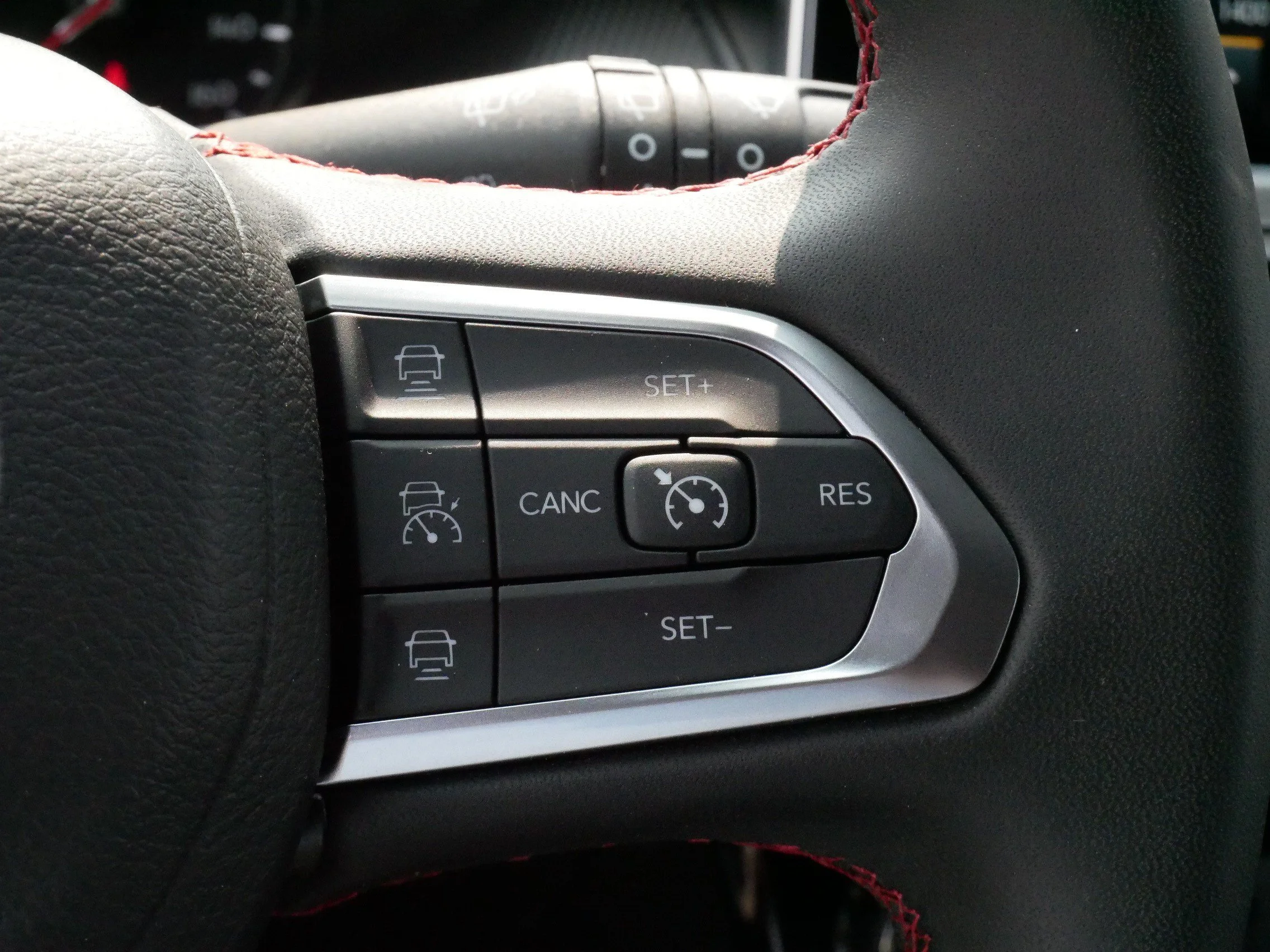 Used 2025 Bright White Clearcoat Jeep Trailhawk image 28