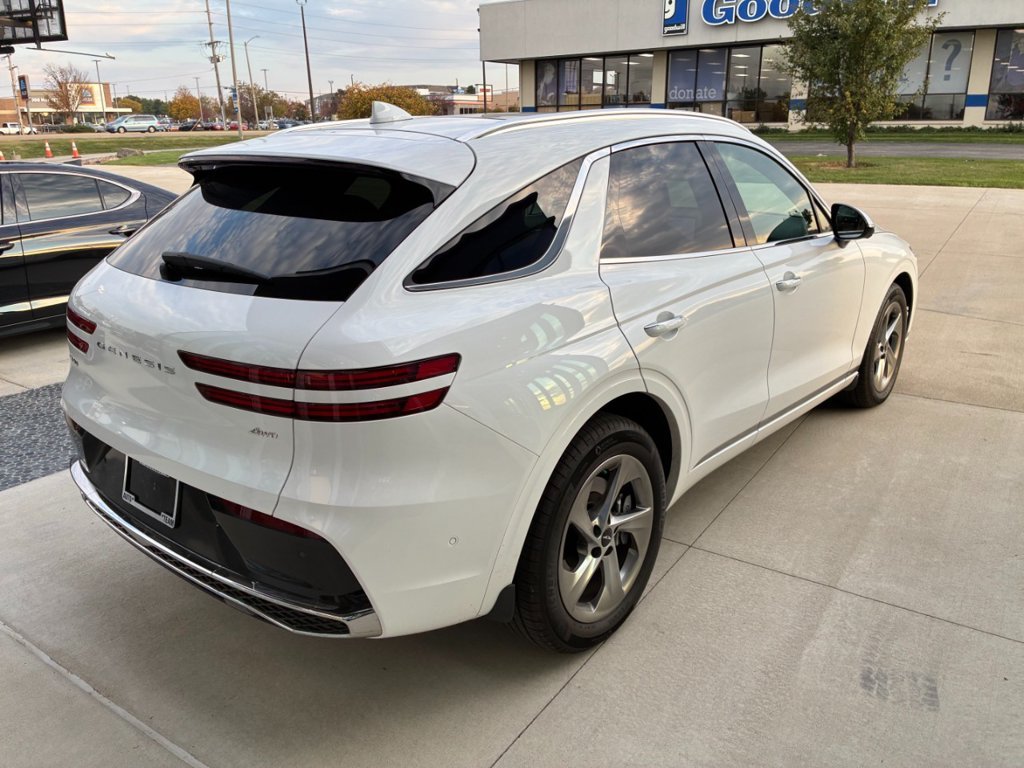 Used 2026 White Genesis 2.5T Advanced image 3