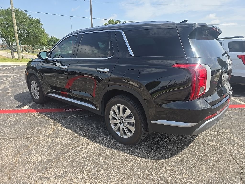 Used 2025 Black Hyundai SEL image 4