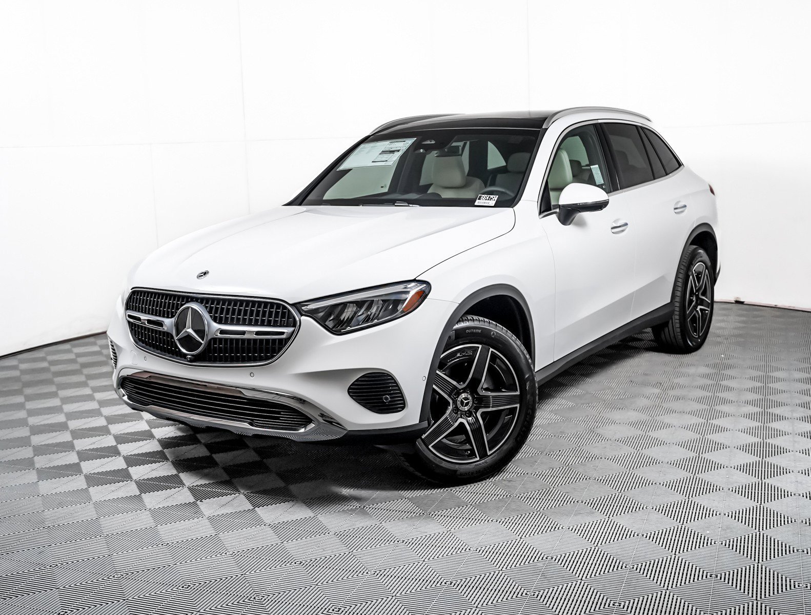 New 2026 Polar White Mercedes-Benz GLC 300 image 1