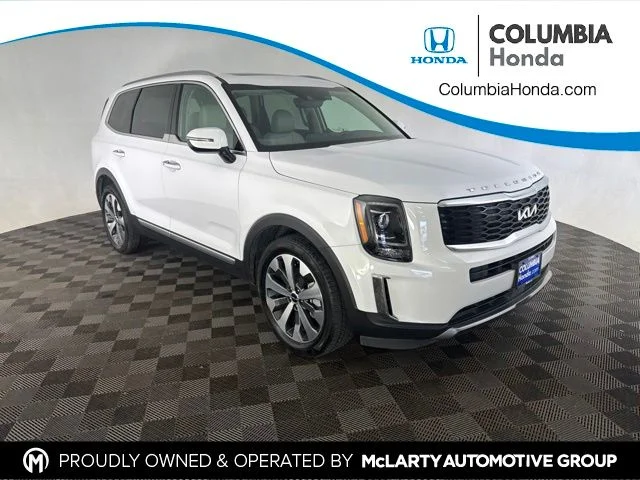Used 2022 White Kia S image 1