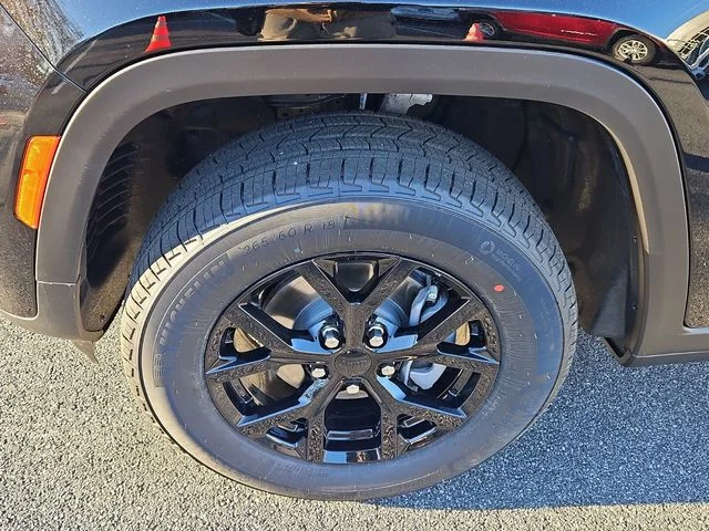 New 2026 Diamond Black Crystal Pearl-Coat Exterior Paint Jeep Altitude image 24