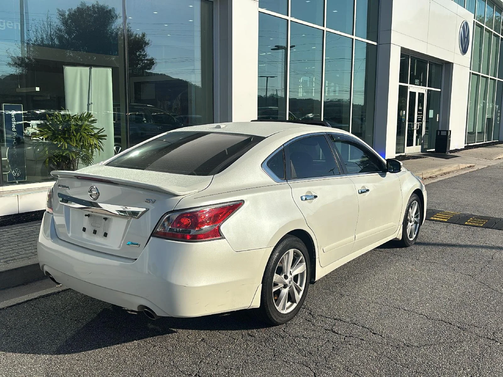 Used 2014 Pearl White Nissan 2.5 SV image 7