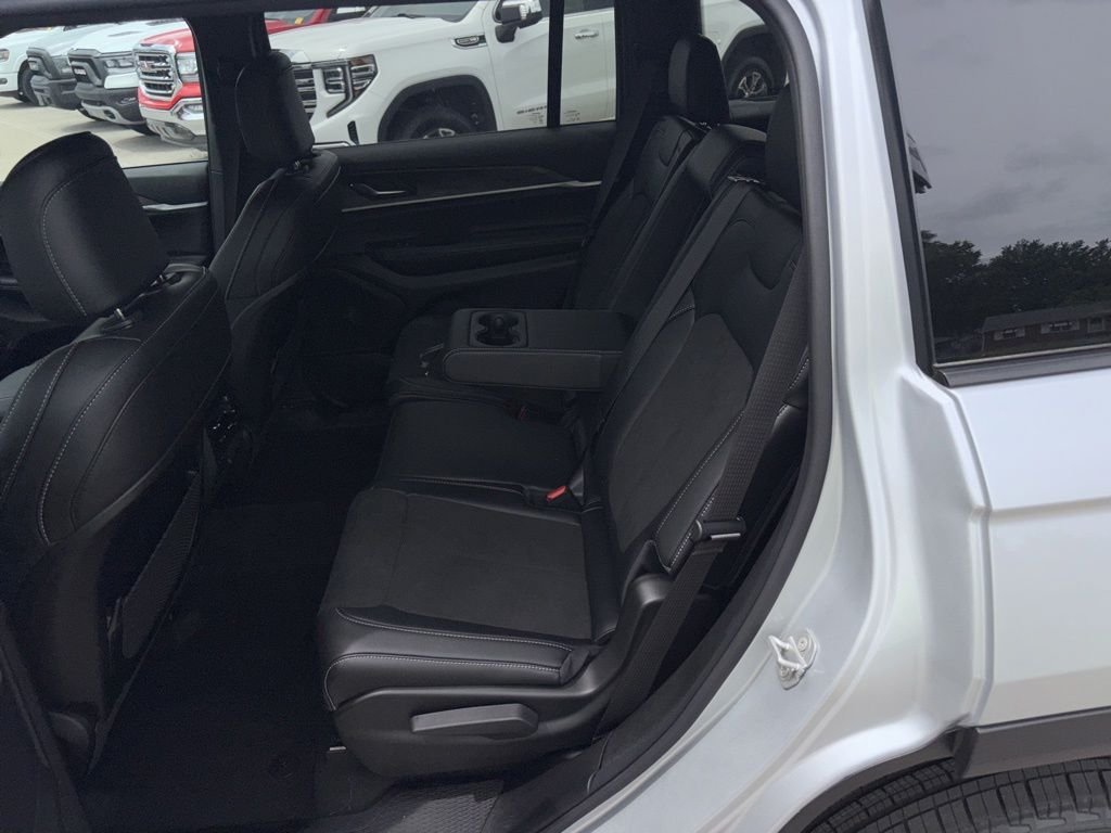 New 2026 Silver Zynith Exterior Paint Jeep Laredo image 10