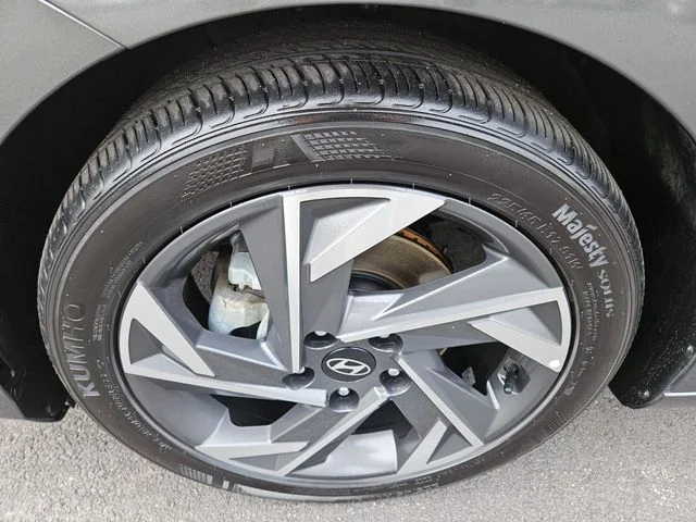 Used 2024 Gray Hyundai SEL image 23