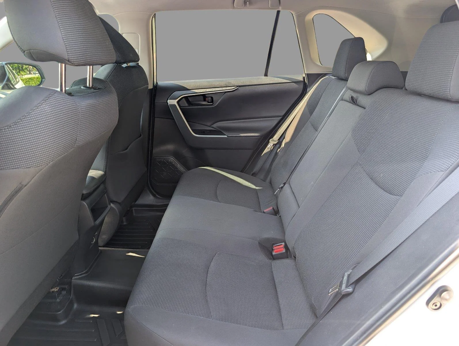 Used 2019 Super White Toyota LE image 33