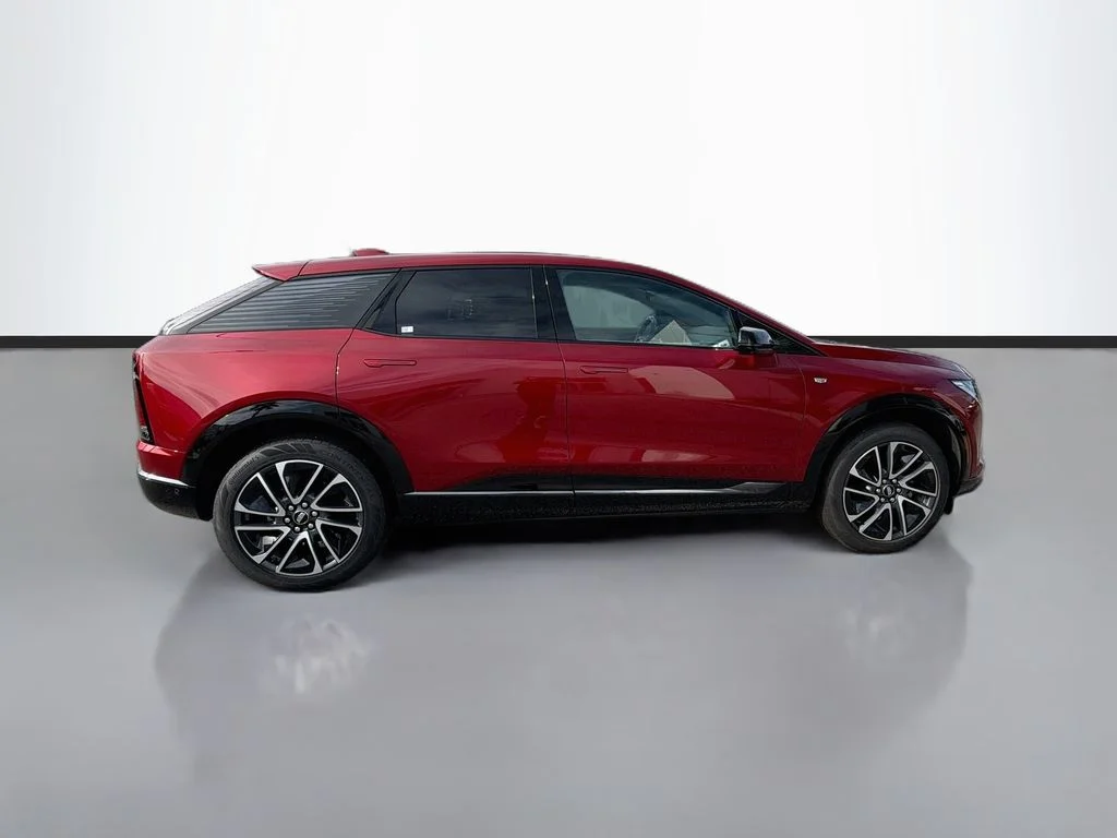 Used 2025 Red Cadillac Sport 2 image 4