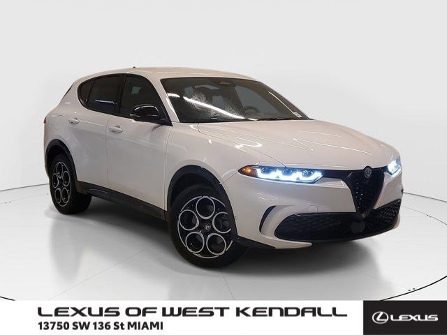 Used 2025 Milano White Alfa Romeo Base image 1