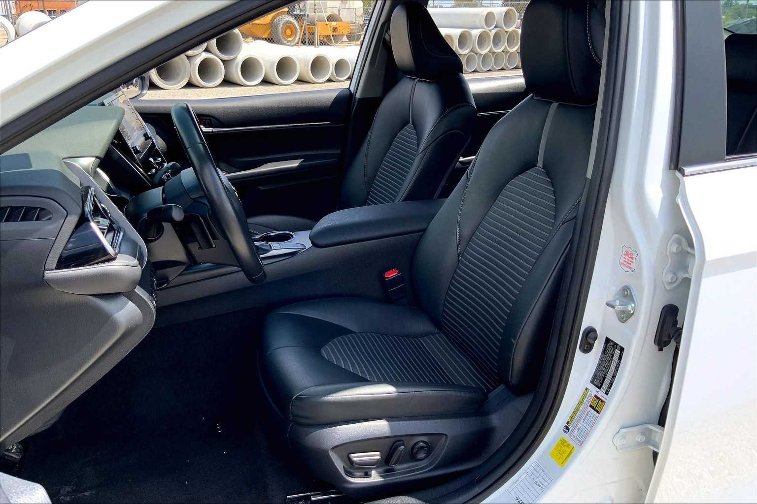 Used 2024 Ice Cap Toyota SE image 8