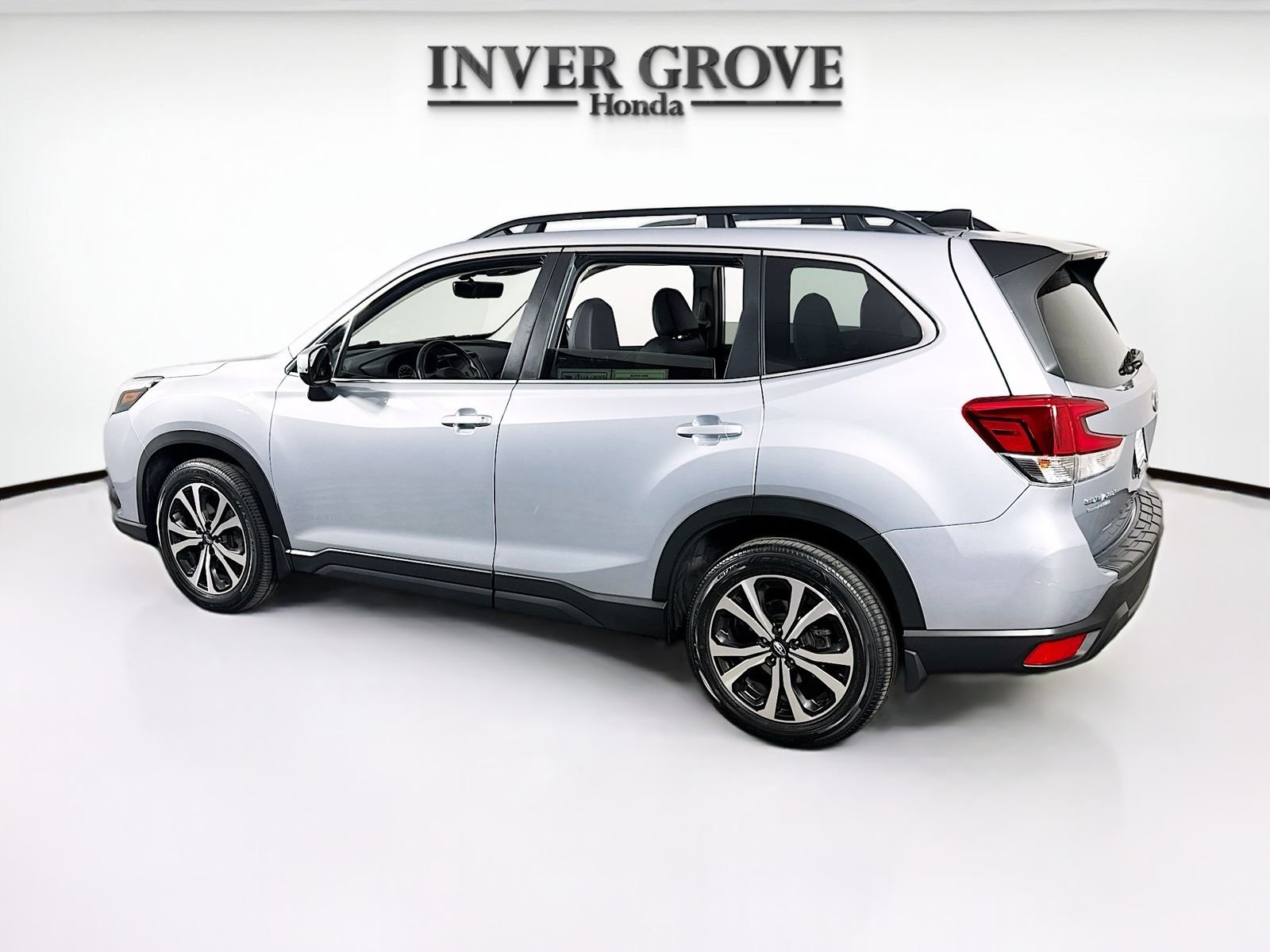 Used 2024 Ice Silver Metallic Subaru Limited image 7