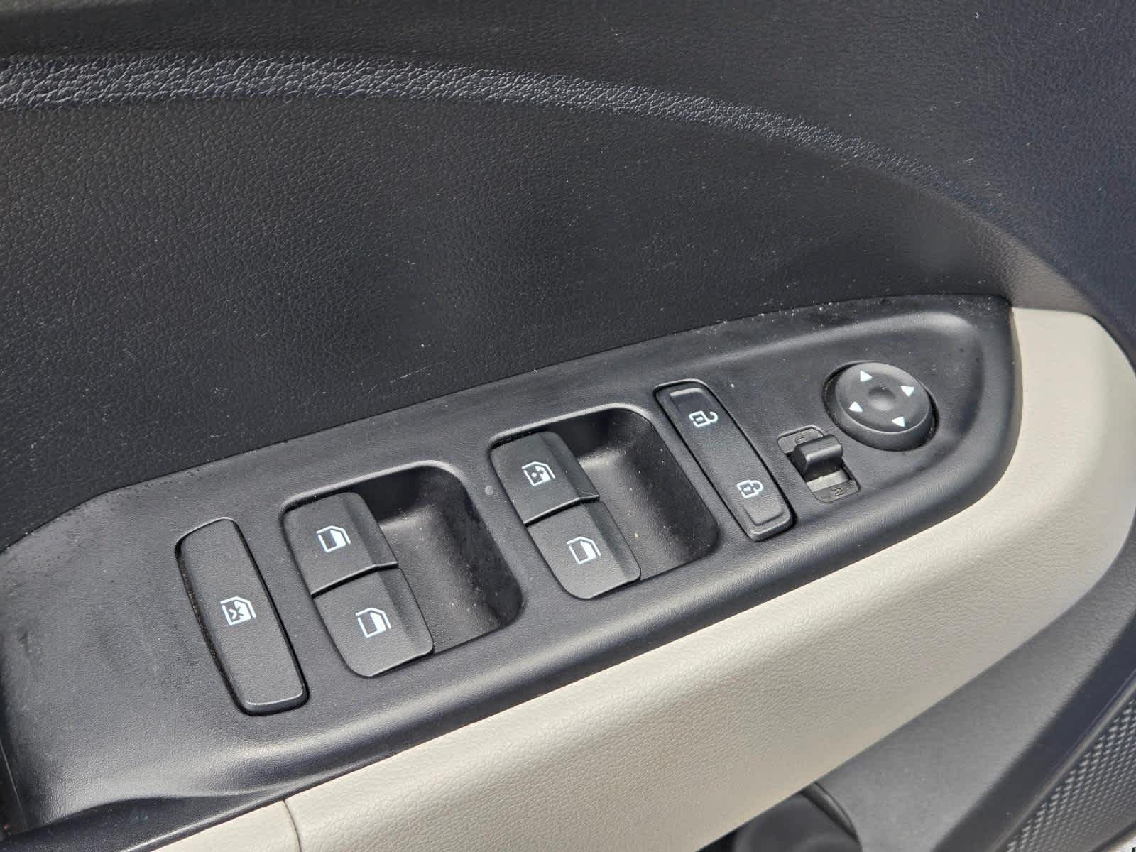 2023 Hyundai Venue SEL - Photo 14