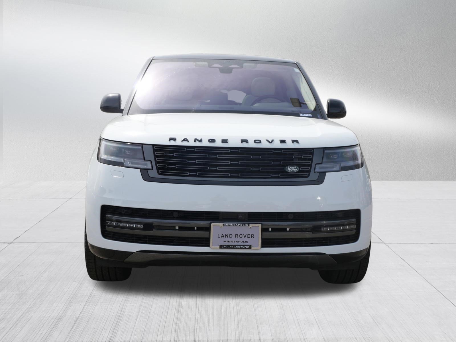 Used 2023 Fuji White Land Rover SE image 8