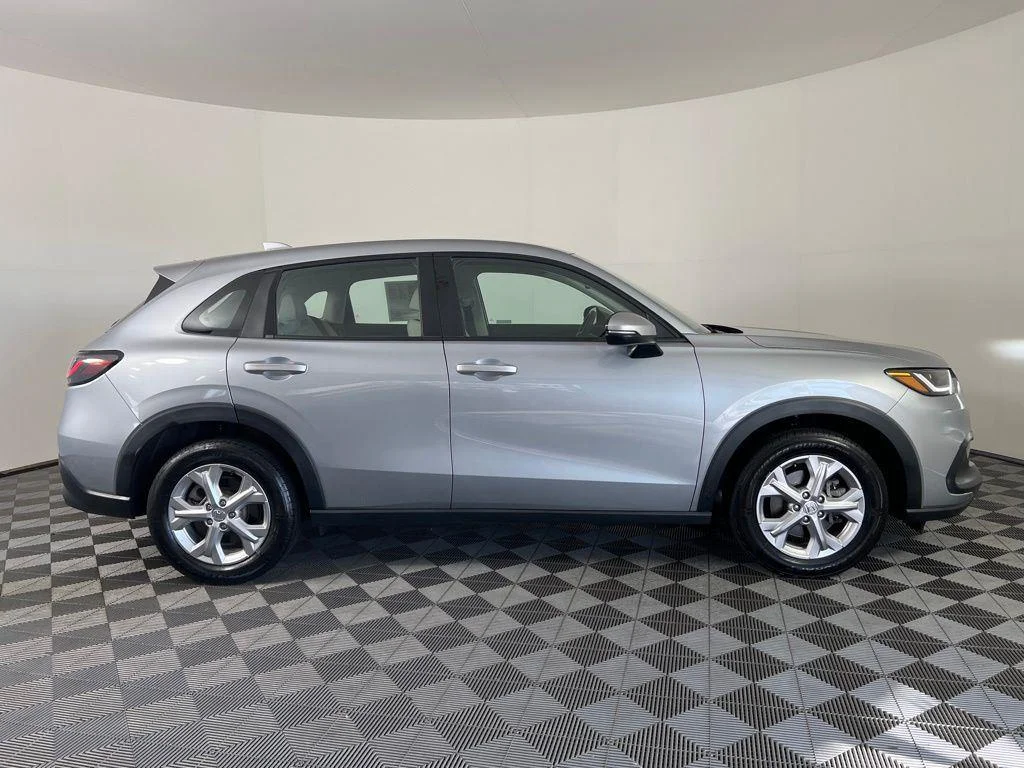 Used 2023 Lunar Silver Metallic Honda LX image 9