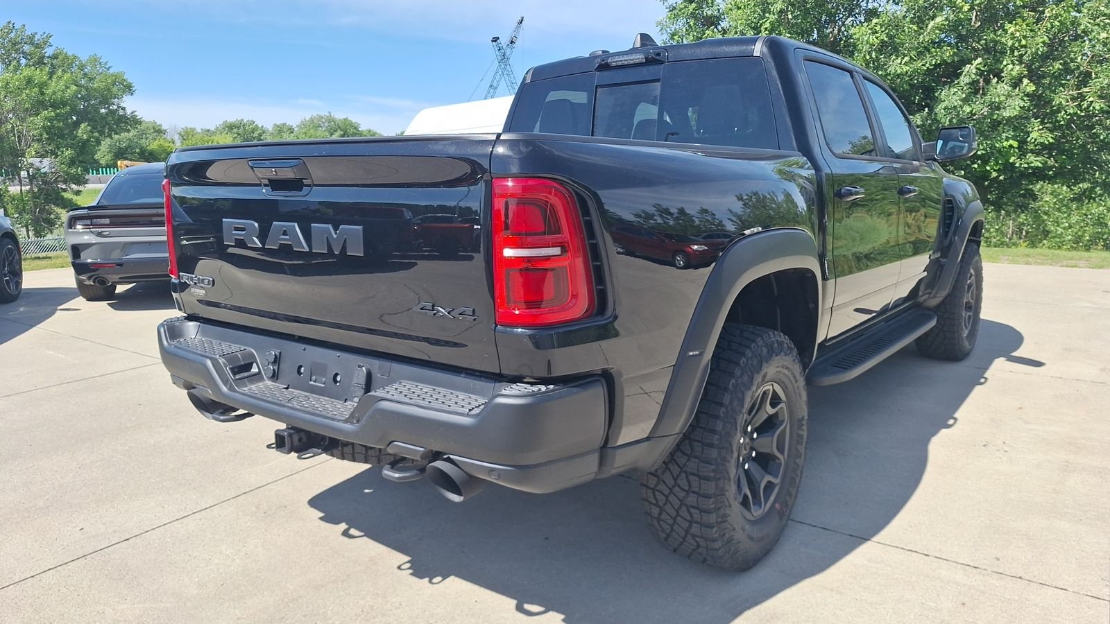 New 2026 Diamond Black Crystal Pearl-Coat Exterior Paint RAM RHO image 4
