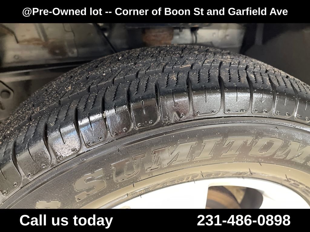 Used 2015 Green Jeep Latitude image 12