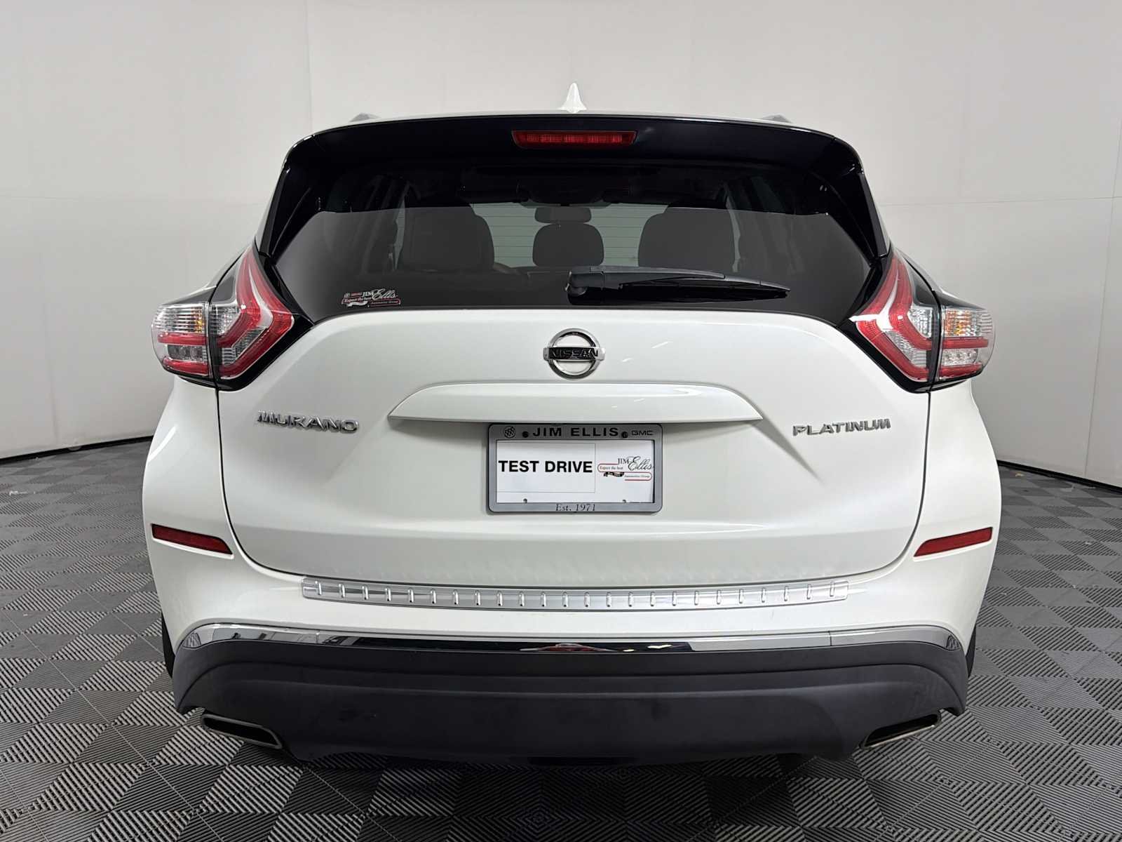 Used 2018 Pearl White Nissan Platinum image 4